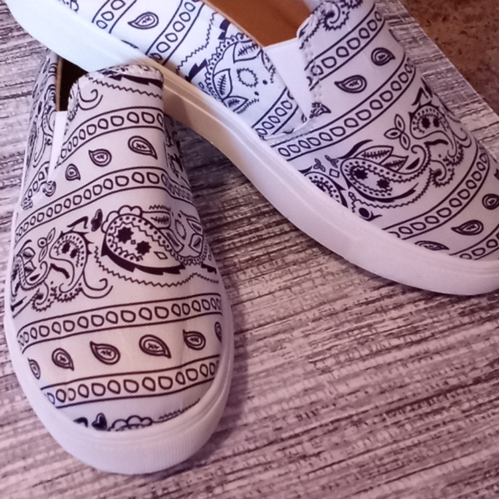 Sneaker Paisley Black and White Size 42 (11)